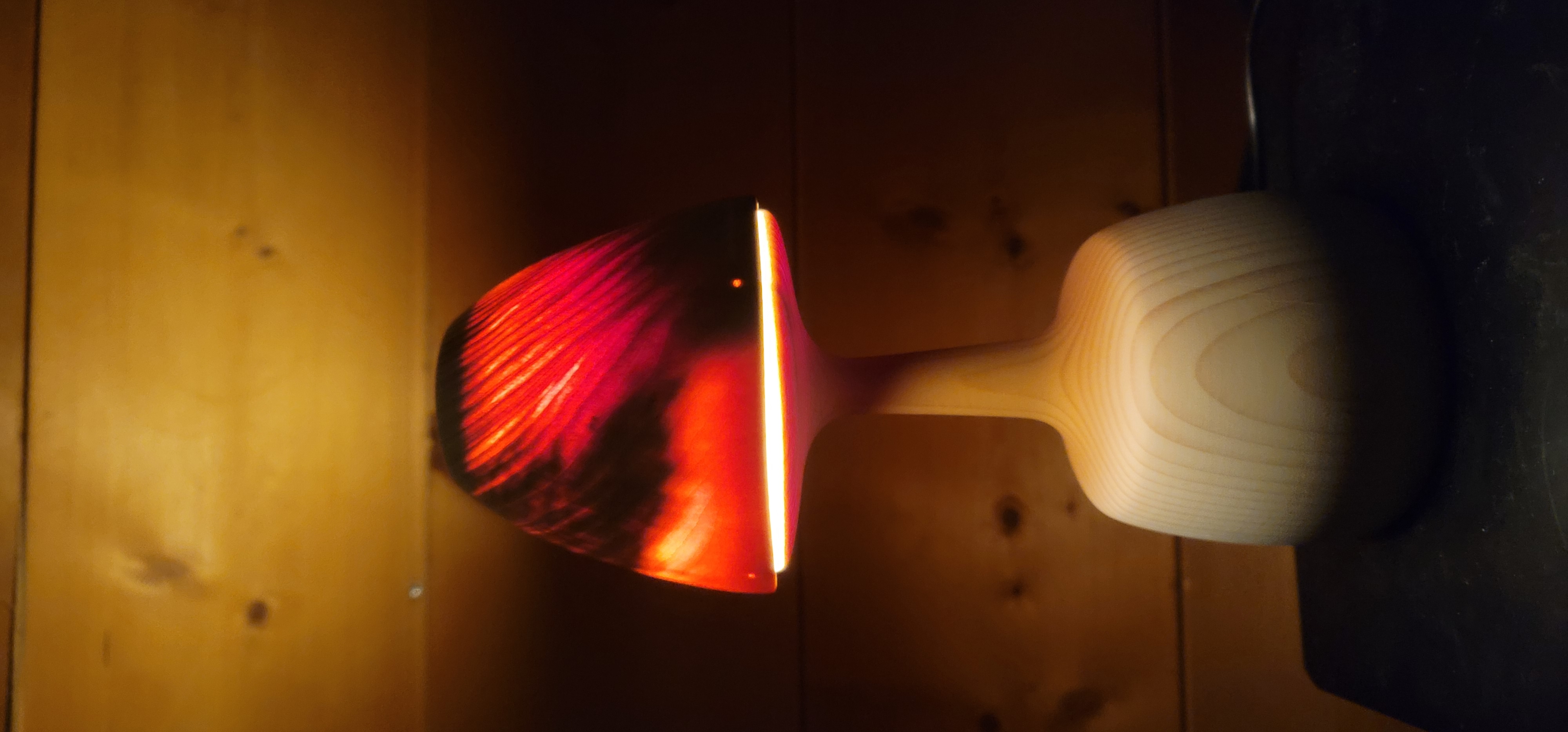 Lampe artisanale en bois